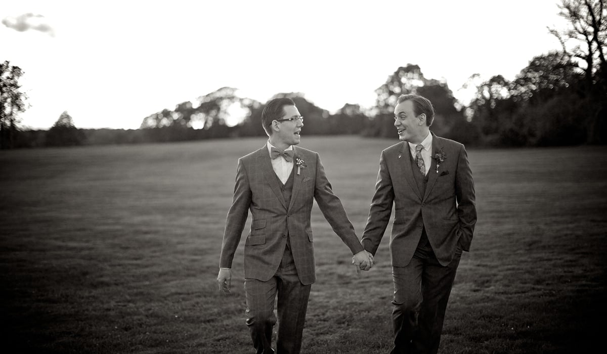 ivf for gay couples - gay couple image